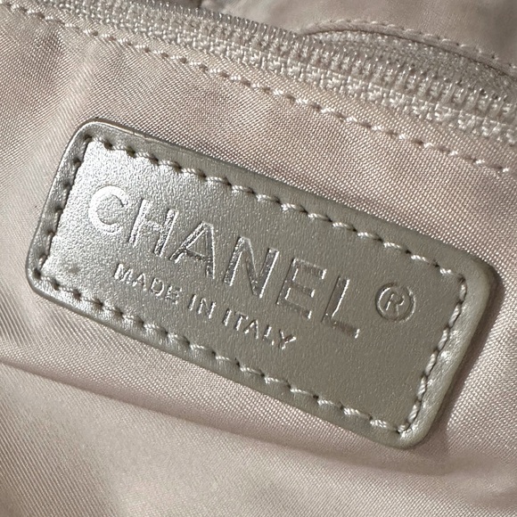 CHANEL Travel Line Tote pearlized handles - Picture 3 of 16